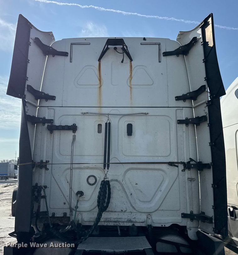 image for item YA1674 2018 Freightliner Cascadia semi truck