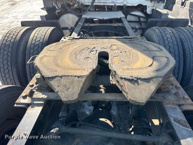 image for item YA1674 2018 Freightliner Cascadia semi truck