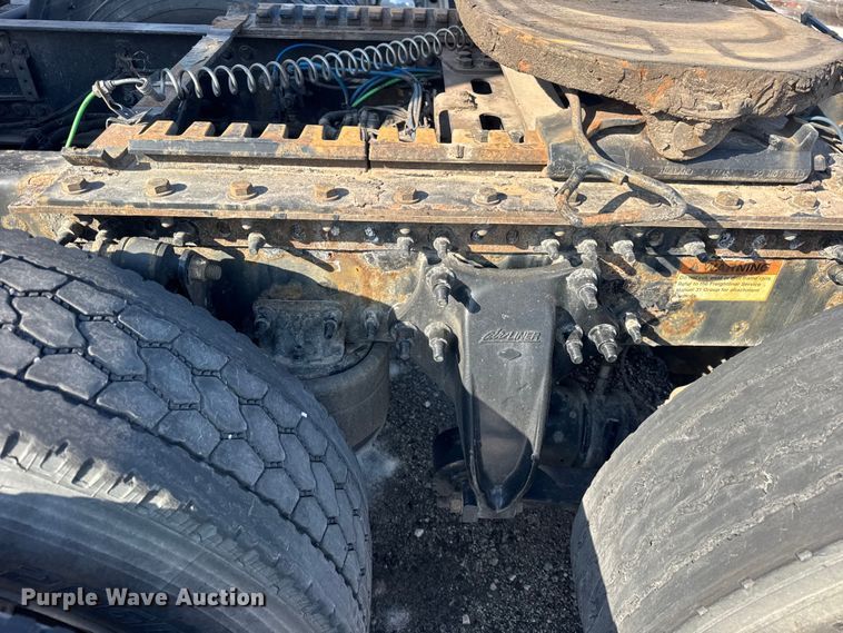 image for item YA1674 2018 Freightliner Cascadia semi truck