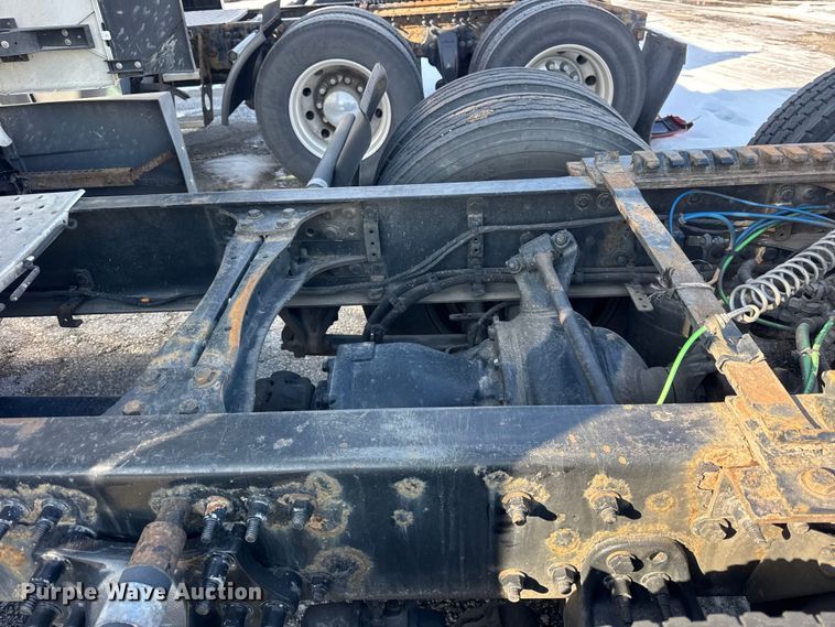 image for item YA1674 2018 Freightliner Cascadia semi truck