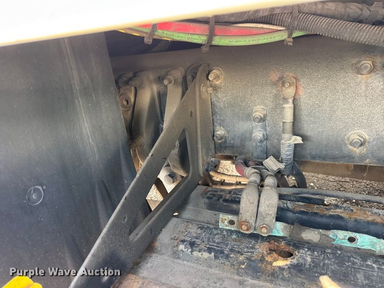 image for item YA1674 2018 Freightliner Cascadia semi truck