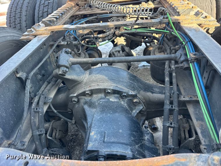 image for item YA1674 2018 Freightliner Cascadia semi truck