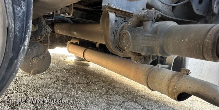 image for item YA1674 2018 Freightliner Cascadia semi truck