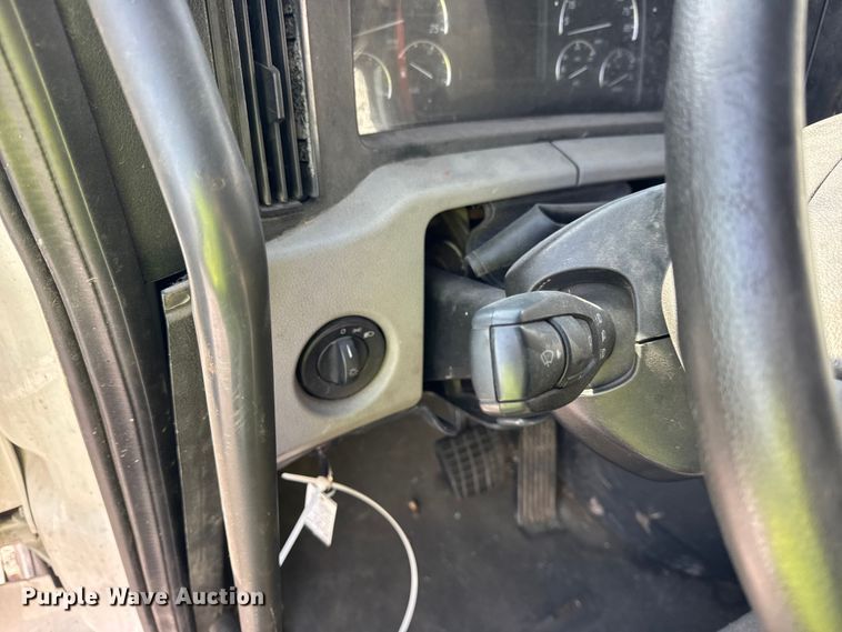 image for item YA1674 2018 Freightliner Cascadia semi truck