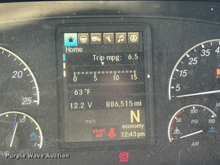 image for item YA1674 2018 Freightliner Cascadia semi truck