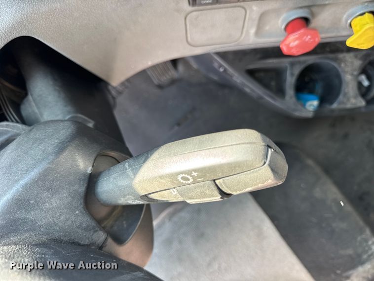 image for item YA1674 2018 Freightliner Cascadia semi truck