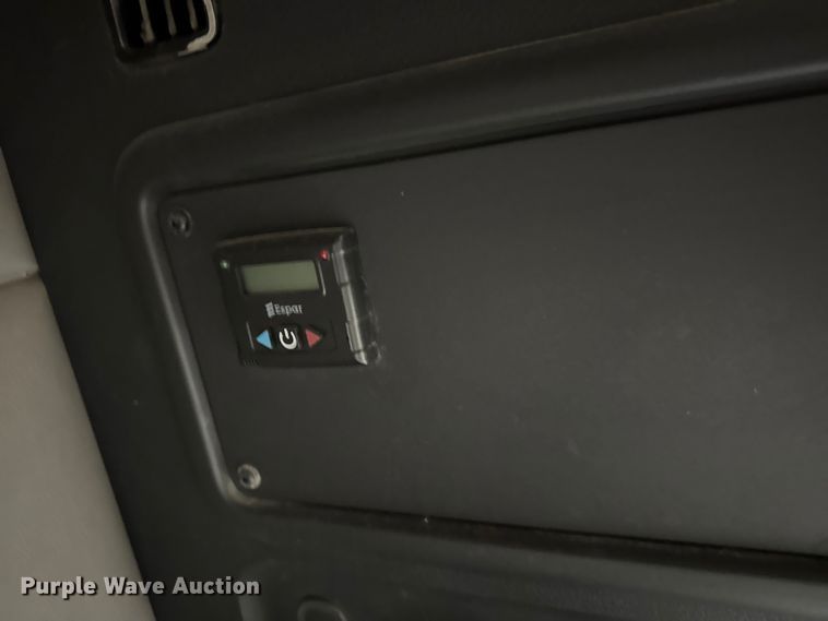 image for item YA1674 2018 Freightliner Cascadia semi truck