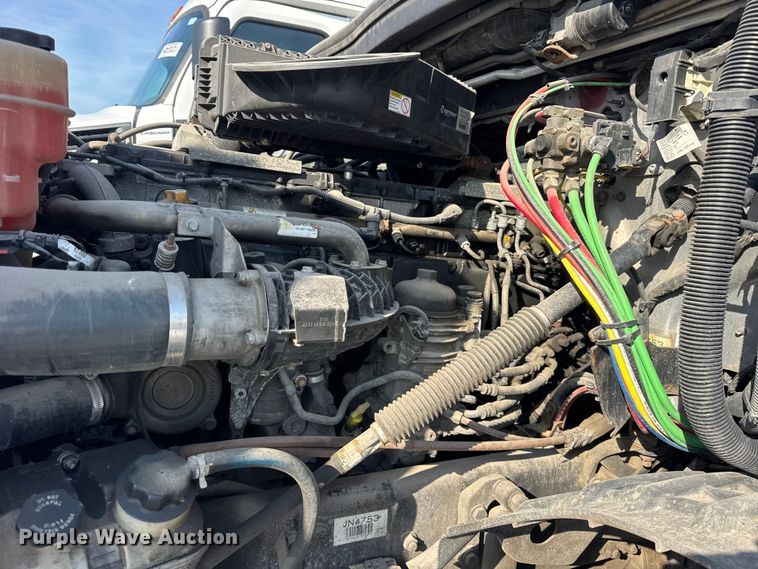 image for item YA1674 2018 Freightliner Cascadia semi truck