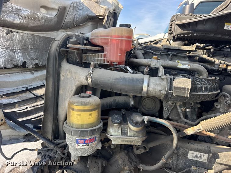 image for item YA1674 2018 Freightliner Cascadia semi truck