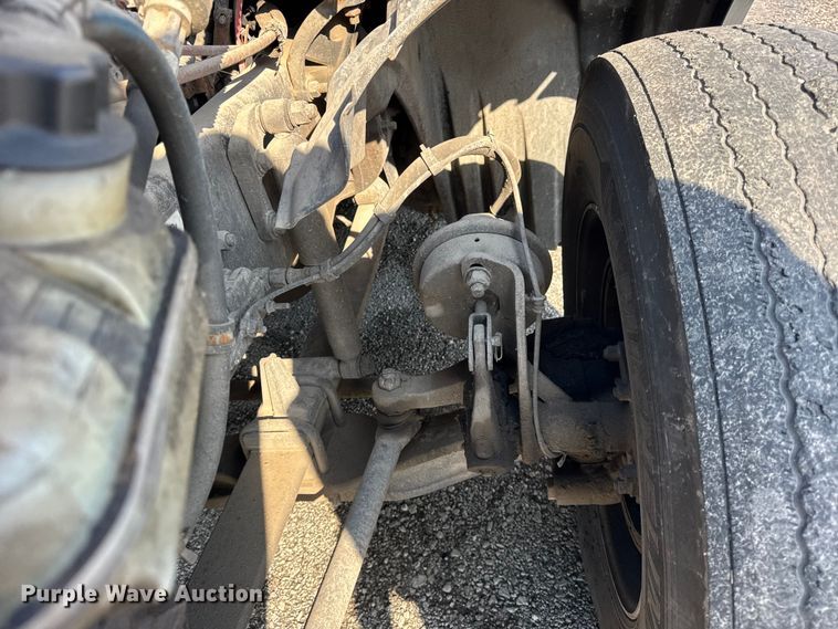 image for item YA1674 2018 Freightliner Cascadia semi truck