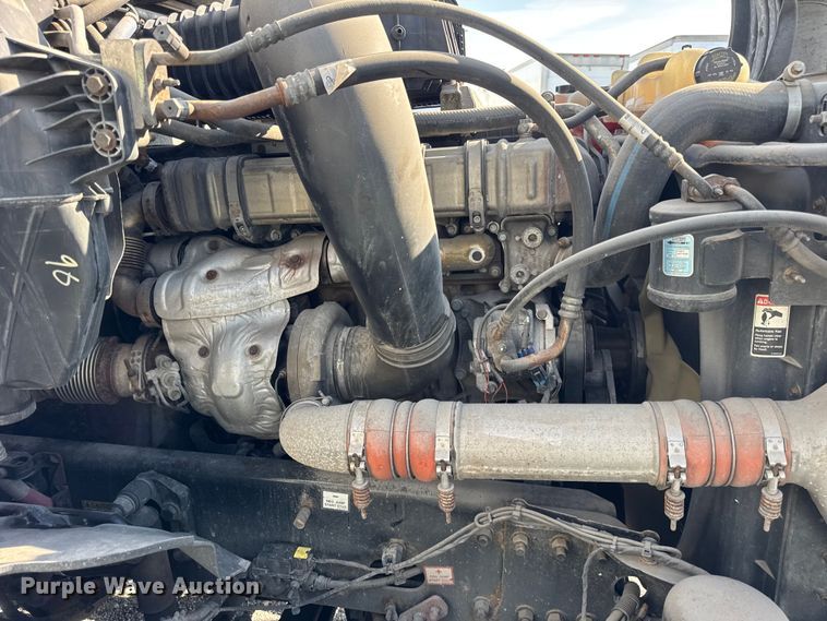 image for item YA1674 2018 Freightliner Cascadia semi truck