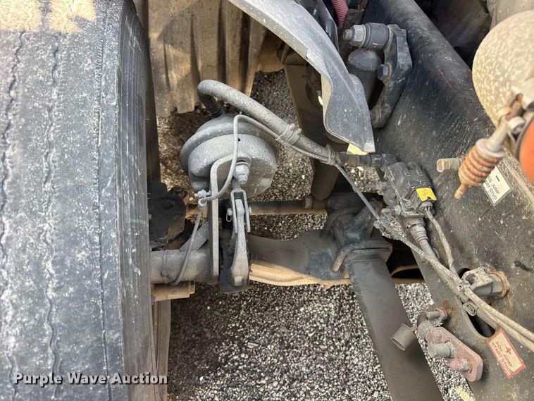 image for item YA1674 2018 Freightliner Cascadia semi truck