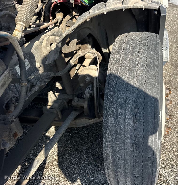 image for item YA1674 2018 Freightliner Cascadia semi truck