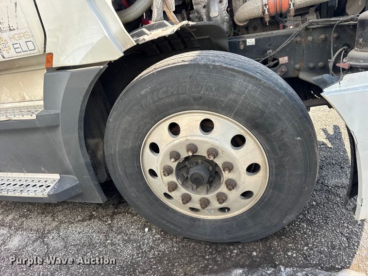 image for item YA1674 2018 Freightliner Cascadia semi truck