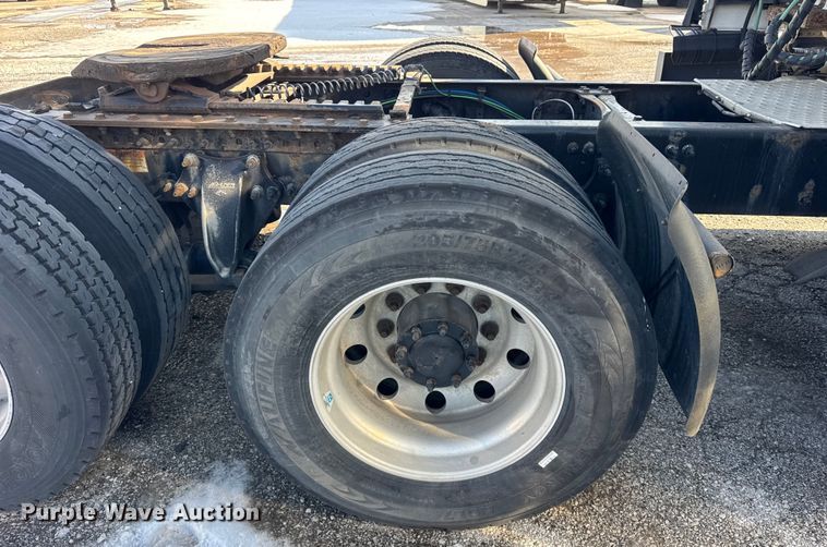 image for item YA1674 2018 Freightliner Cascadia semi truck