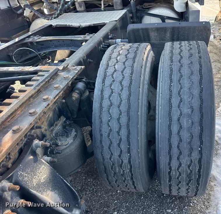 image for item YA1674 2018 Freightliner Cascadia semi truck