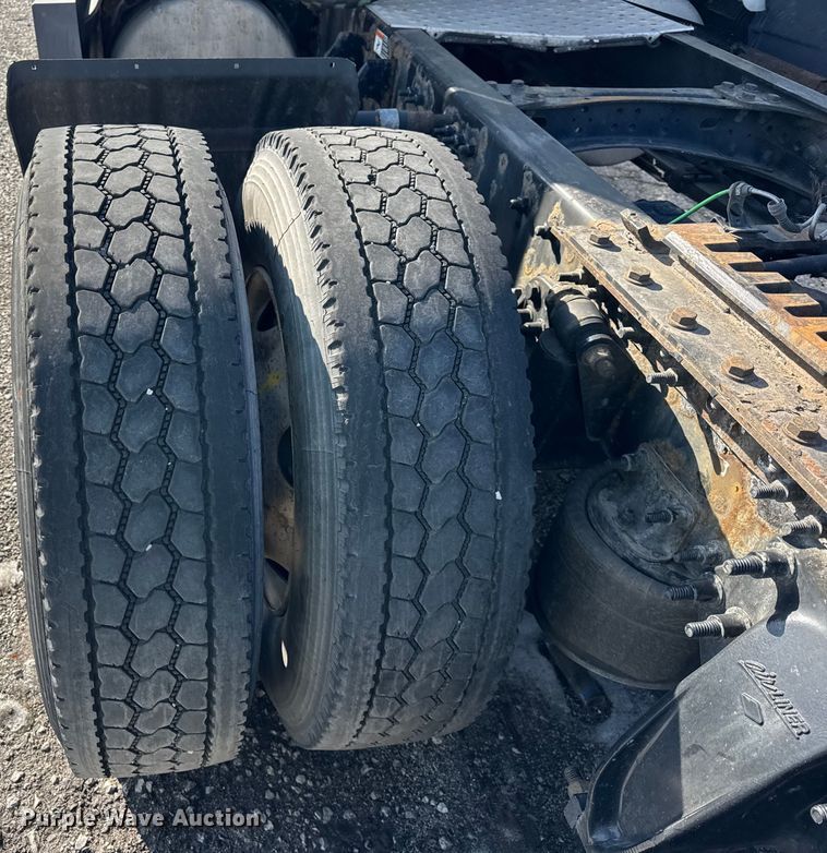 image for item YA1674 2018 Freightliner Cascadia semi truck