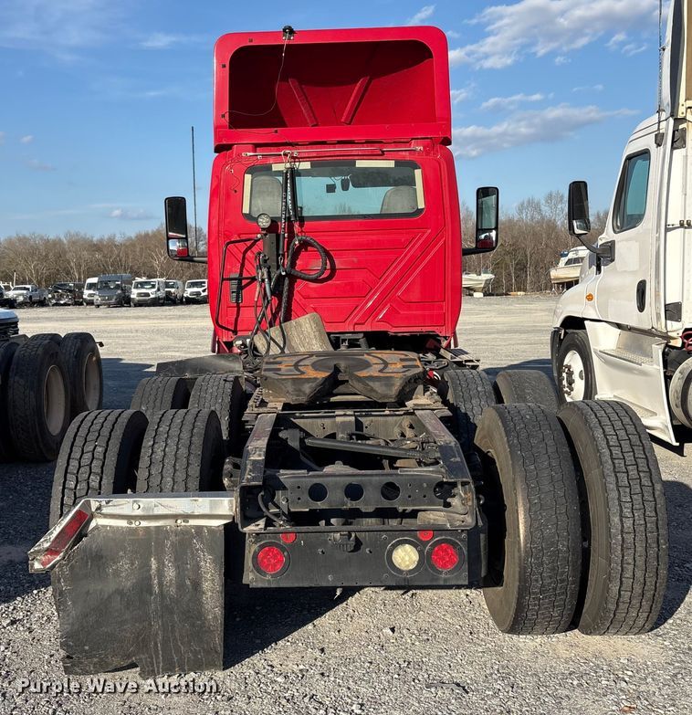 image for item YA1689 2018 International LT625 semi truck