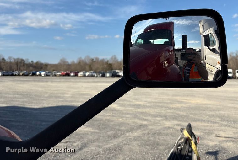 image for item YA1689 2018 International LT625 semi truck