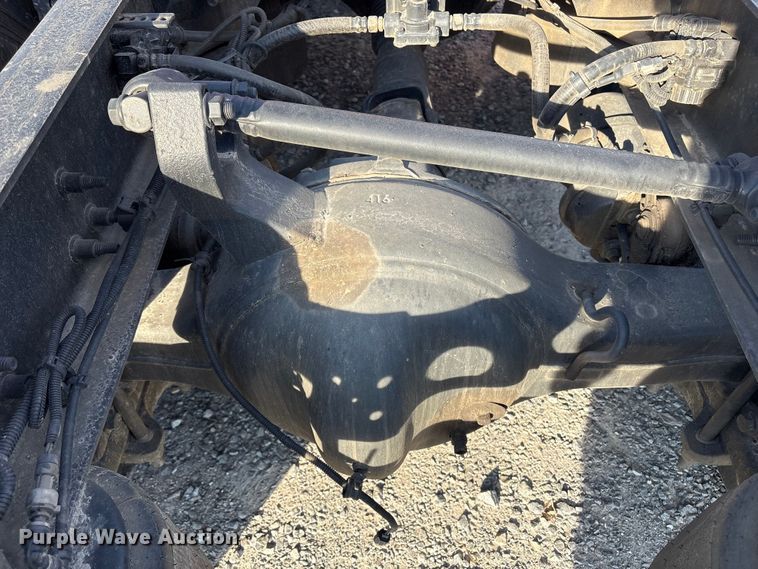 image for item YA1689 2018 International LT625 semi truck