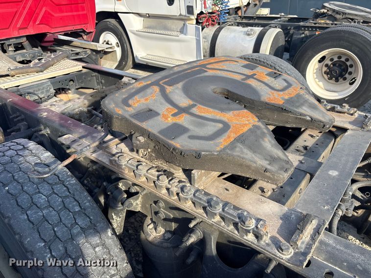 image for item YA1689 2018 International LT625 semi truck