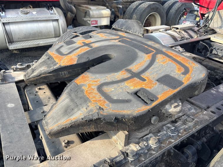 image for item YA1689 2018 International LT625 semi truck