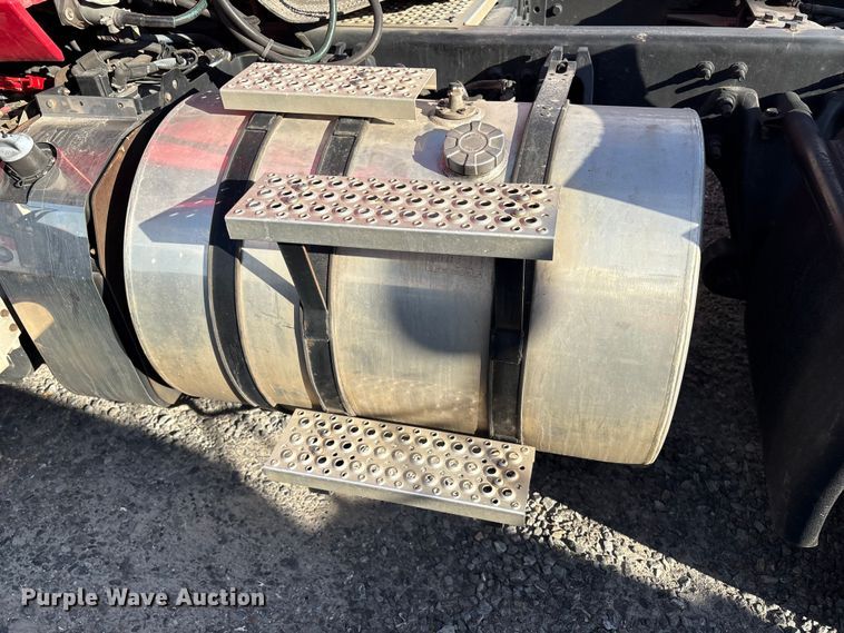 image for item YA1689 2018 International LT625 semi truck