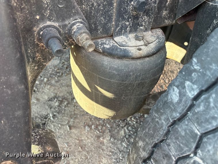 image for item YA1689 2018 International LT625 semi truck