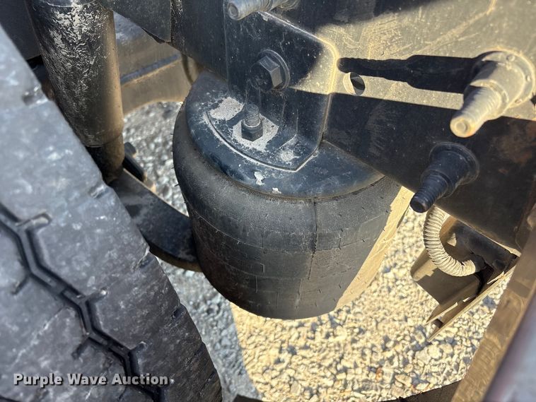 image for item YA1689 2018 International LT625 semi truck