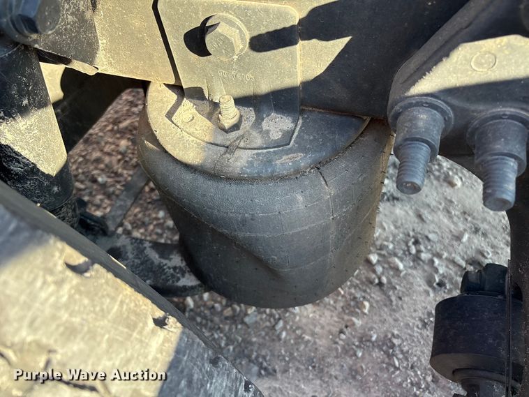 image for item YA1689 2018 International LT625 semi truck