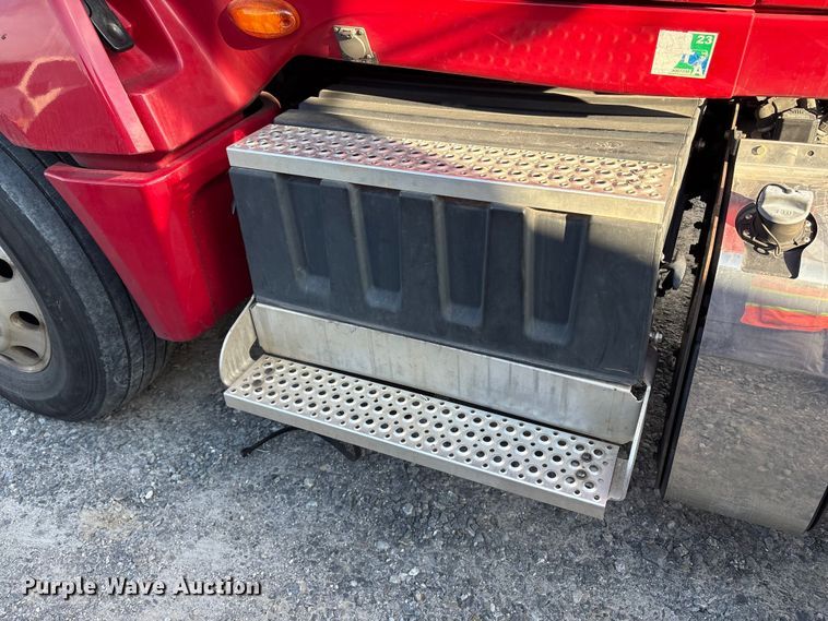 image for item YA1689 2018 International LT625 semi truck