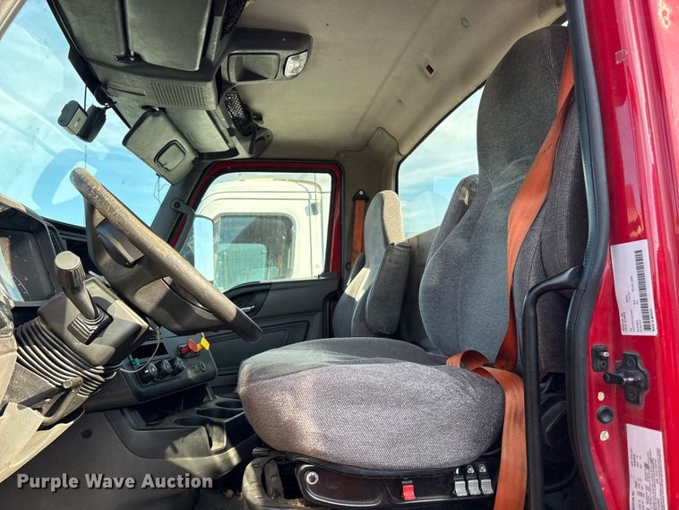 image for item YA1689 2018 International LT625 semi truck