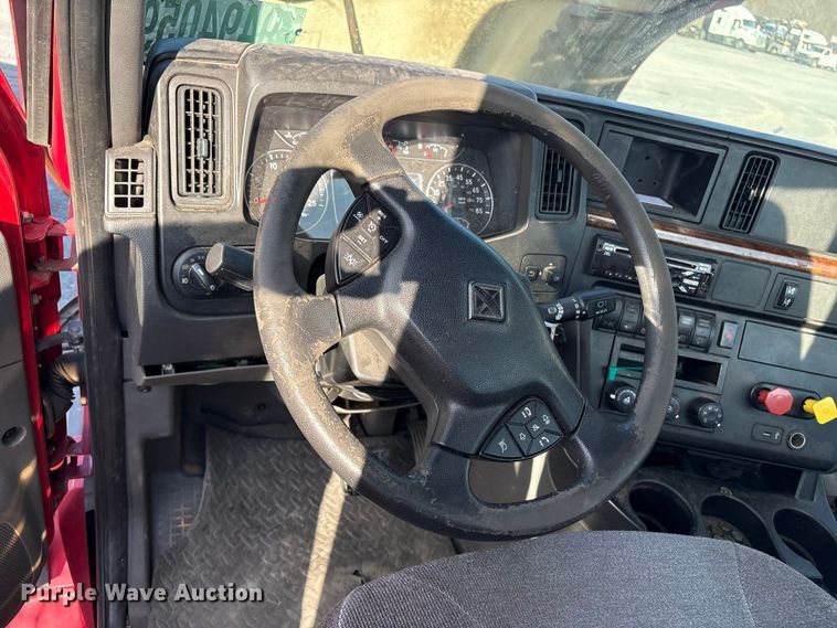 image for item YA1689 2018 International LT625 semi truck