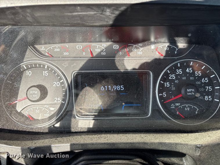 image for item YA1689 2018 International LT625 semi truck