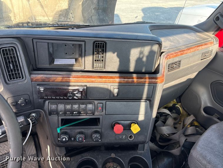 image for item YA1689 2018 International LT625 semi truck