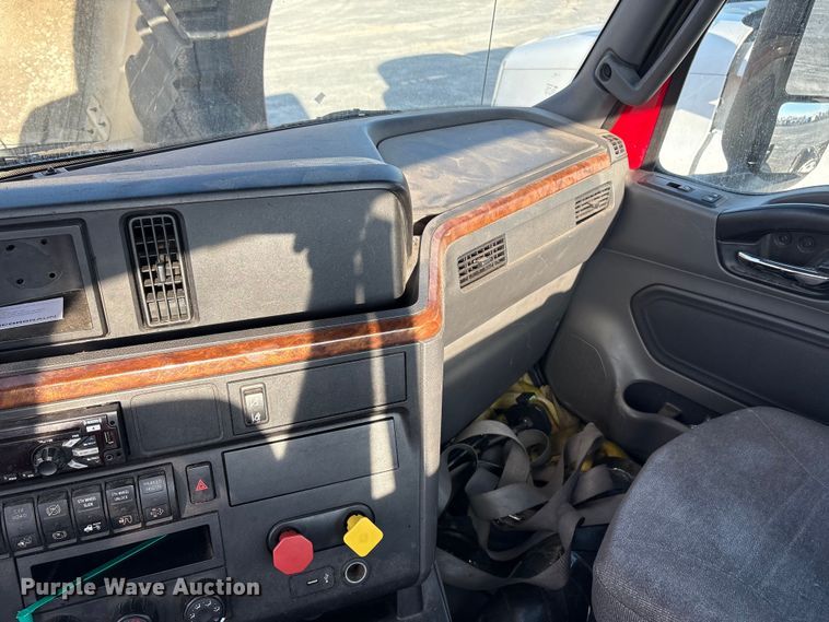 image for item YA1689 2018 International LT625 semi truck