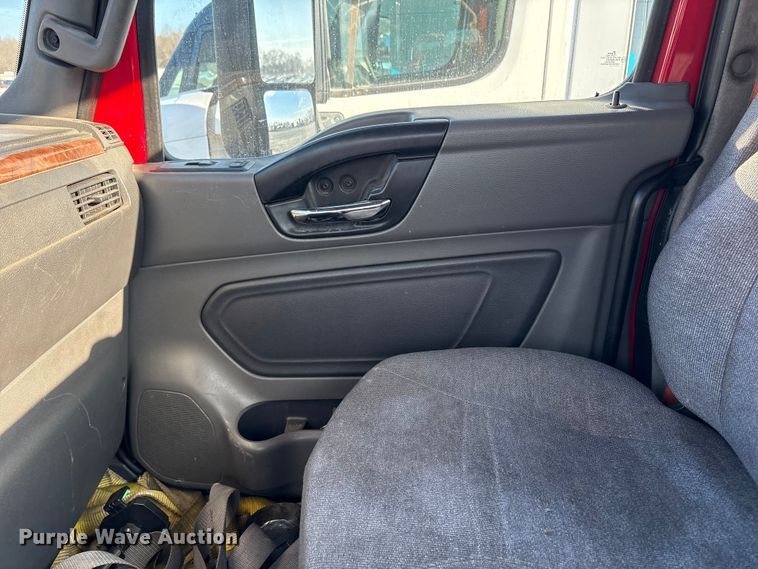 image for item YA1689 2018 International LT625 semi truck