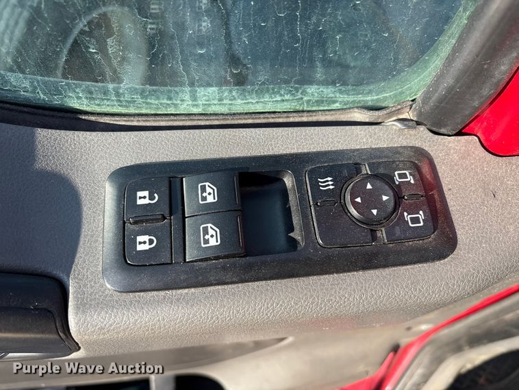 image for item YA1689 2018 International LT625 semi truck