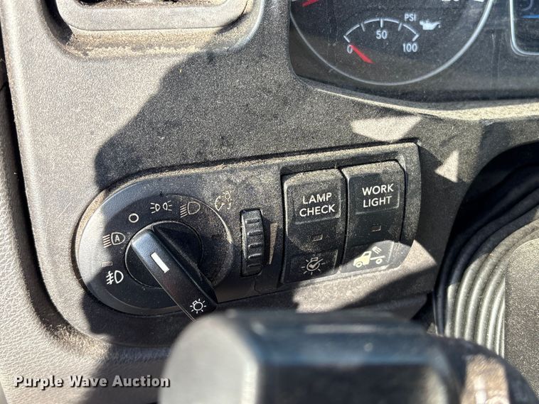 image for item YA1689 2018 International LT625 semi truck