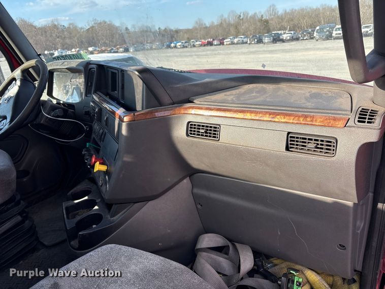 image for item YA1689 2018 International LT625 semi truck