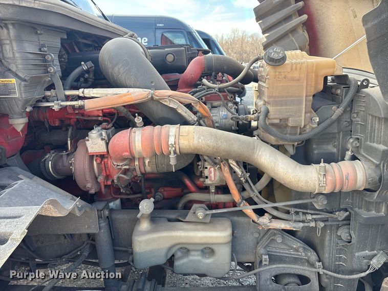 image for item YA1689 2018 International LT625 semi truck