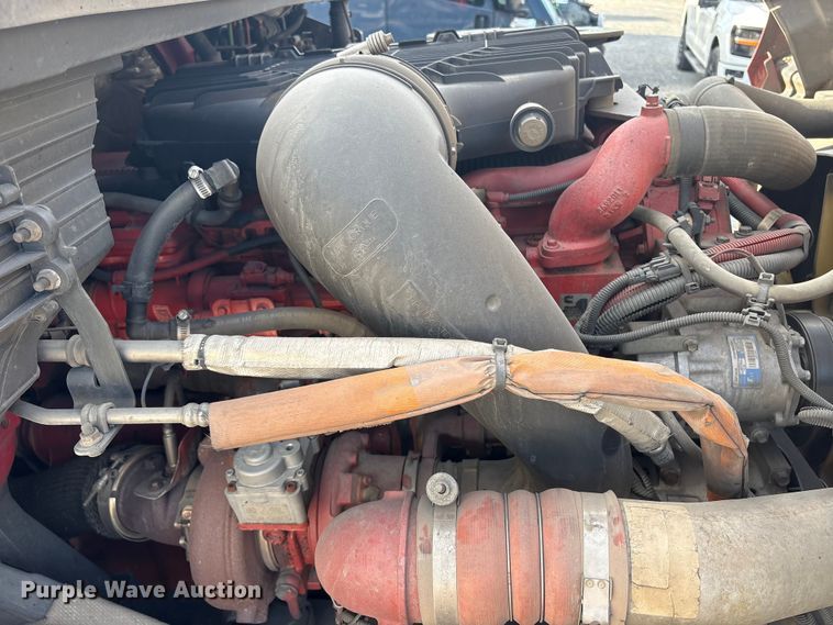 image for item YA1689 2018 International LT625 semi truck