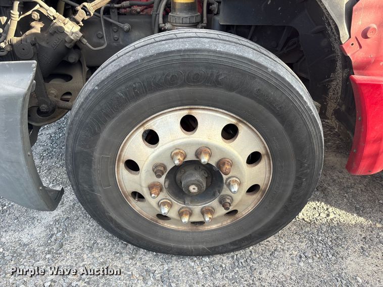 image for item YA1689 2018 International LT625 semi truck