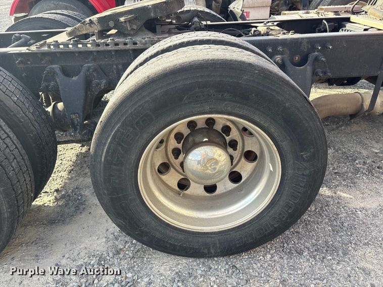 image for item YA1689 2018 International LT625 semi truck