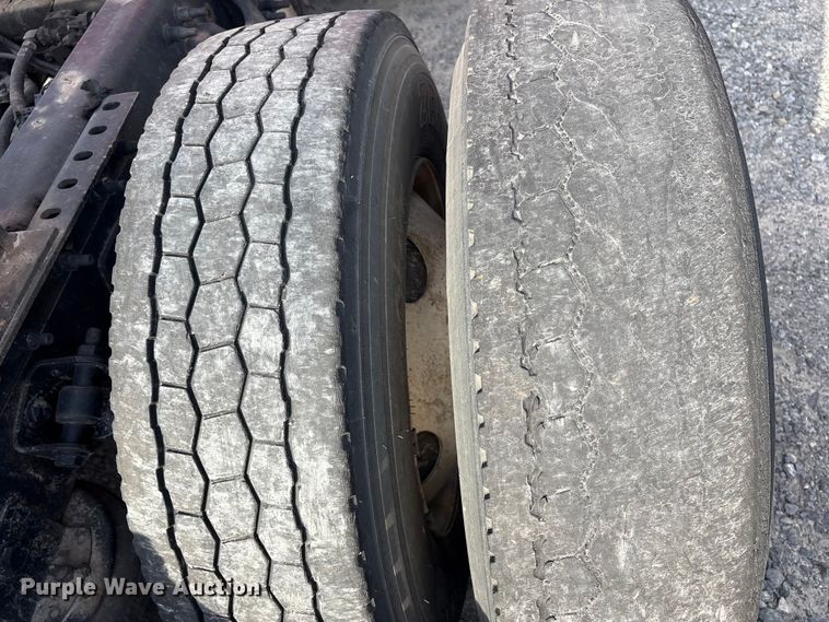 image for item YA1689 2018 International LT625 semi truck