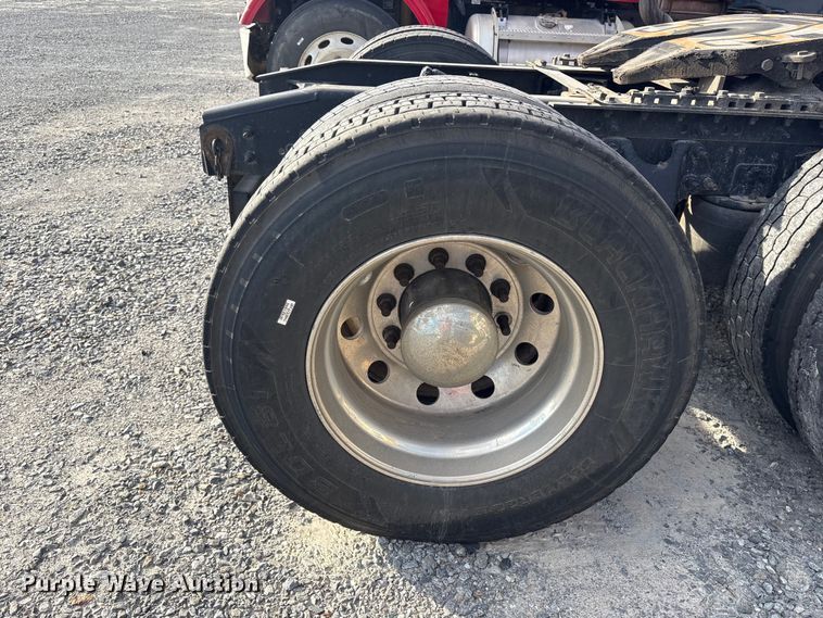 image for item YA1689 2018 International LT625 semi truck