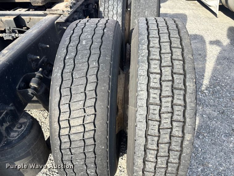 image for item YA1689 2018 International LT625 semi truck