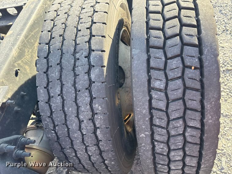 image for item YA1689 2018 International LT625 semi truck