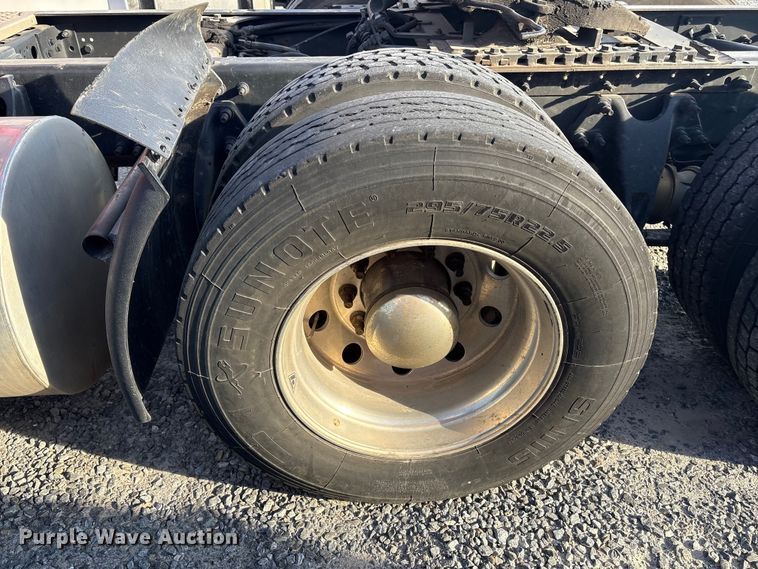 image for item YA1689 2018 International LT625 semi truck