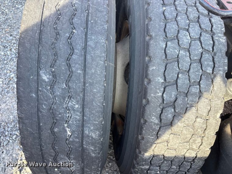 image for item YA1689 2018 International LT625 semi truck